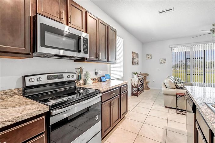 Image No.14-3 Bed Townhouse for sale