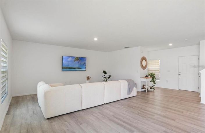 Image No.10-4 Bed Property for sale