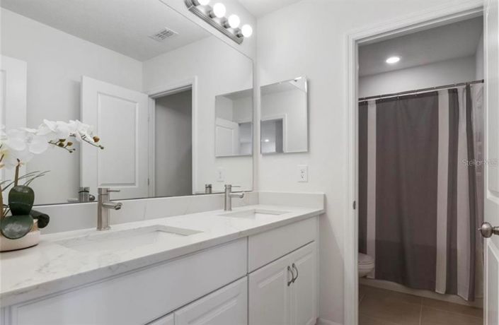 Image No.15-4 Bed Property for sale