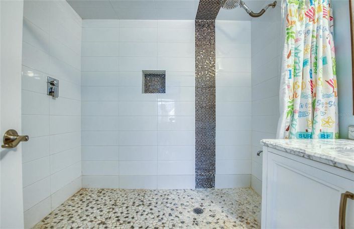 Image No.39-3 Bed Property for sale