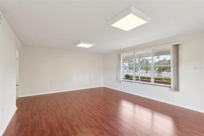 Image No.10-3 Bed Property for sale