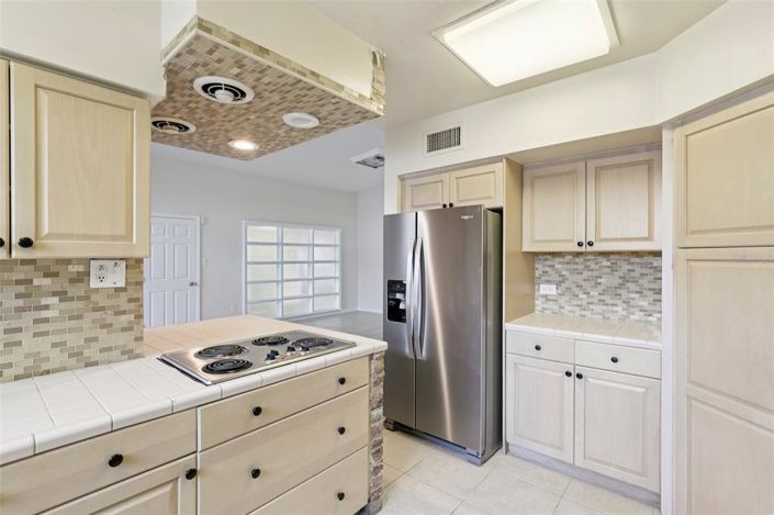 Image No.26-3 Bed Property for sale