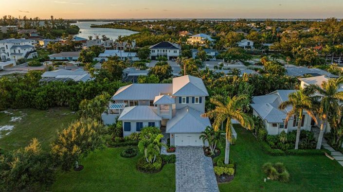 Image No.37-4 Bed Property for sale