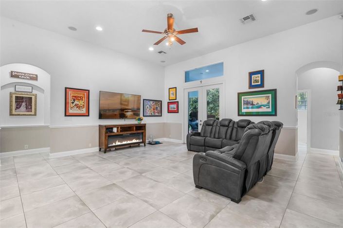 Image No.11-5 Bed Property for sale