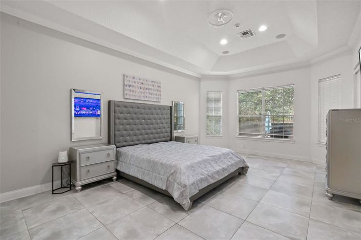 Image No.12-5 Bed Property for sale