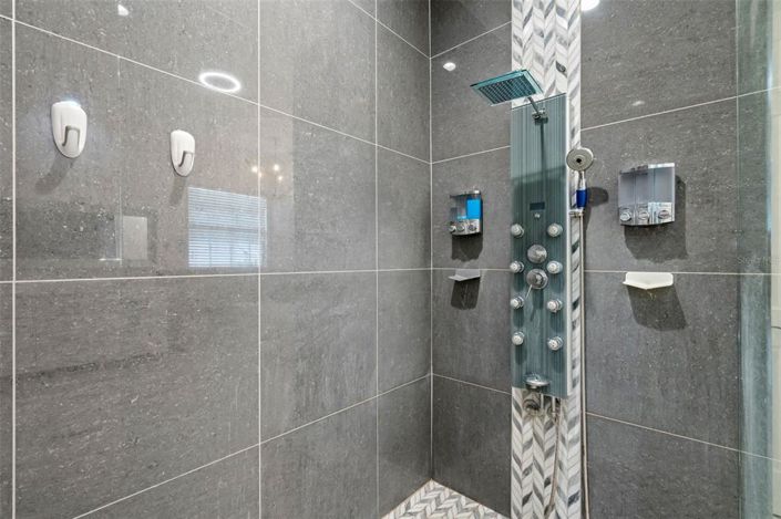 Image No.16-5 Bed Property for sale