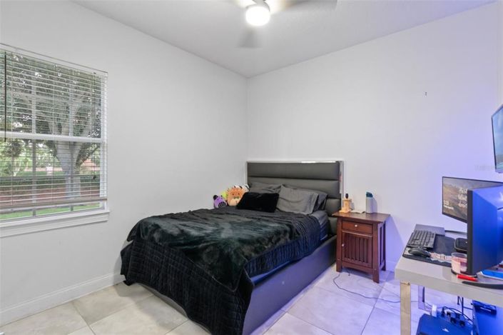 Image No.17-5 Bed Property for sale