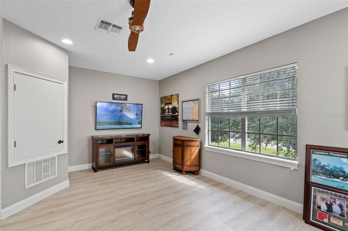 Image No.27-5 Bed Property for sale