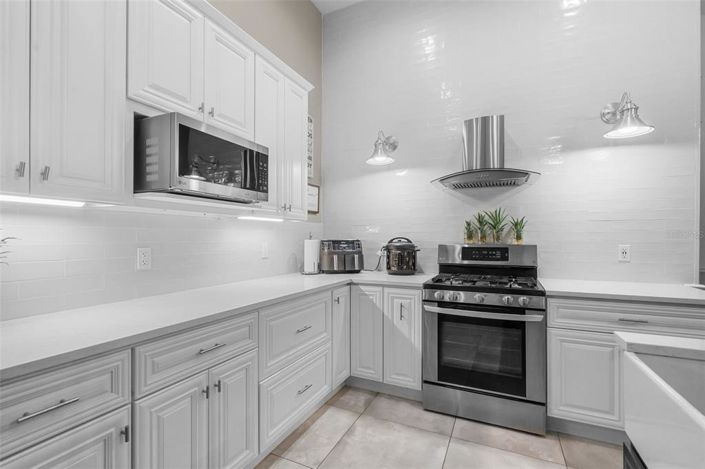 Image No.9-5 Bed Property for sale