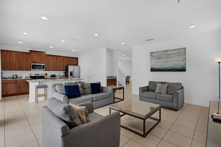 Image No.10-6 Bed Property for sale