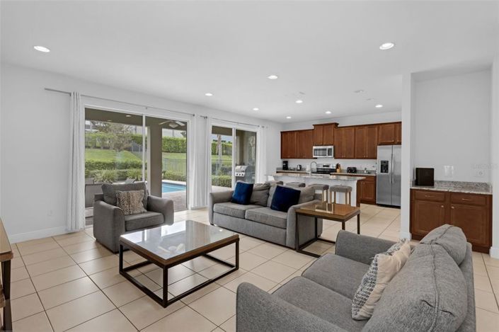 Image No.11-6 Bed Property for sale