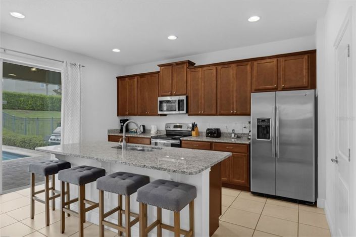 Image No.14-6 Bed Property for sale