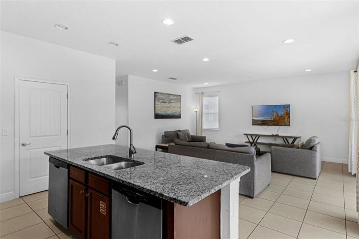 Image No.15-6 Bed Property for sale