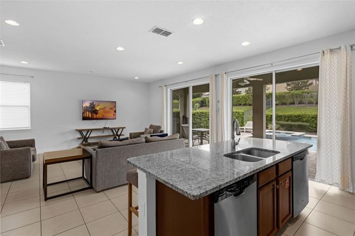 Image No.16-6 Bed Property for sale