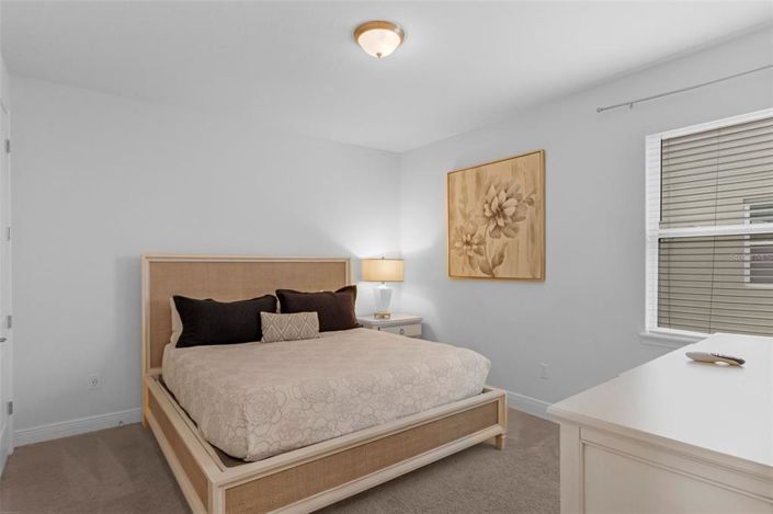 Image No.17-6 Bed Property for sale