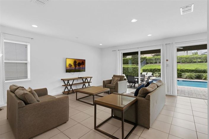 Image No.8-6 Bed Property for sale