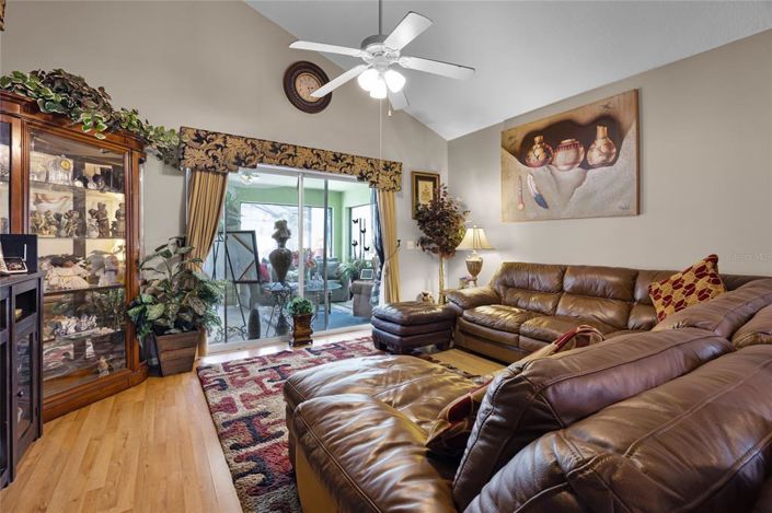 Image No.13-5 Bed Property for sale