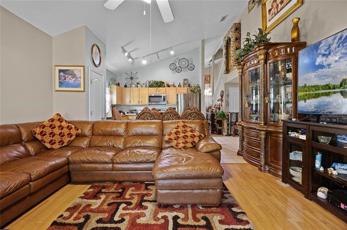 Image No.15-5 Bed Property for sale