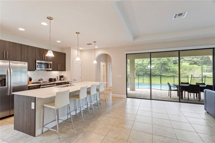 Image No.4-4 Bed Property for sale