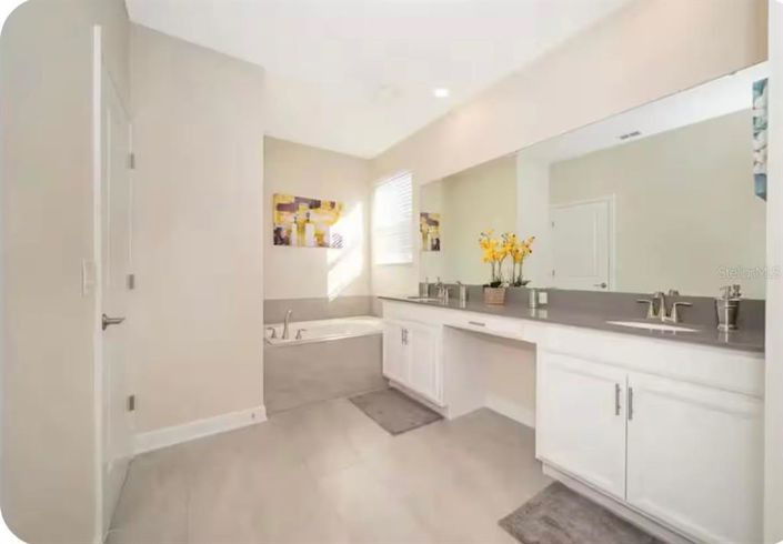 Image No.8-5 Bed Property for sale