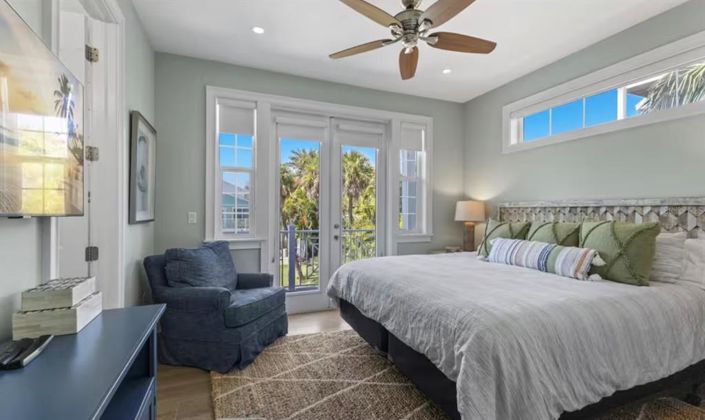 Image No.12-6 Bed Property for sale