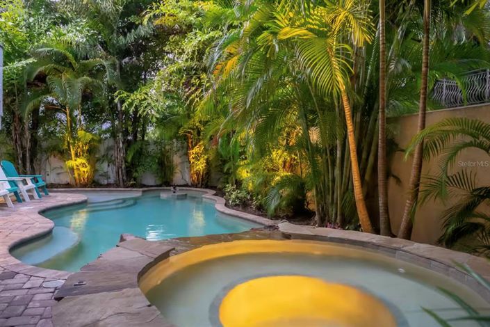 Image No.33-6 Bed Property for sale