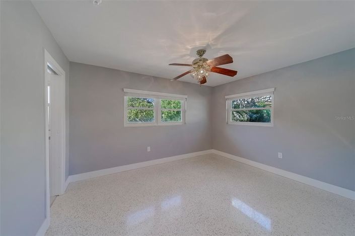 Image No.12-3 Bed Property for sale