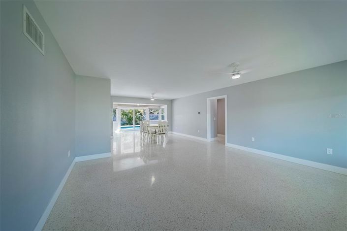 Image No.22-3 Bed Property for sale