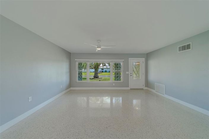 Image No.3-3 Bed Property for sale