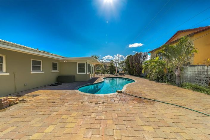 Image No.38-3 Bed Property for sale