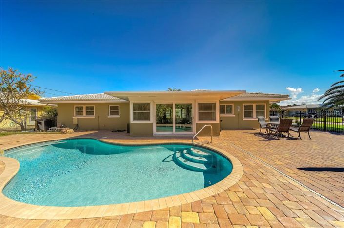 Image No.40-3 Bed Property for sale