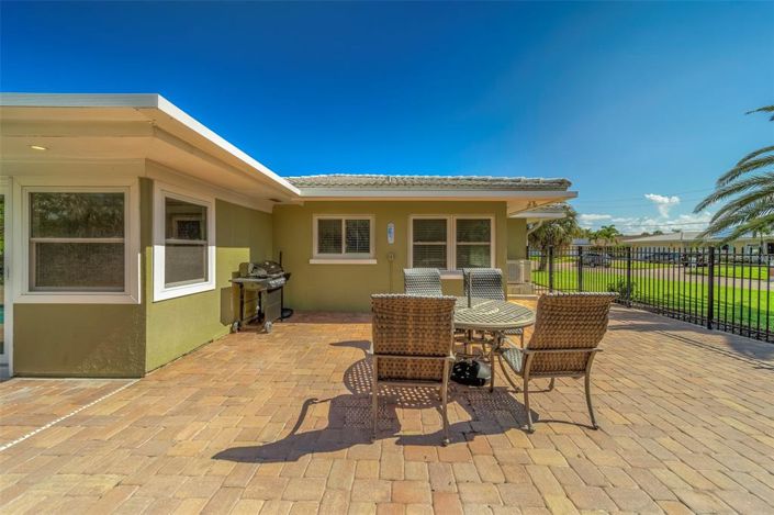 Image No.42-3 Bed Property for sale