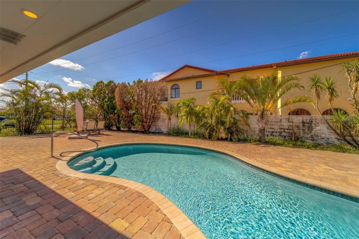 Image No.6-3 Bed Property for sale