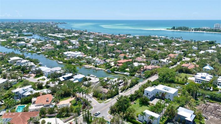 Image No.10-2 Bed Property for sale