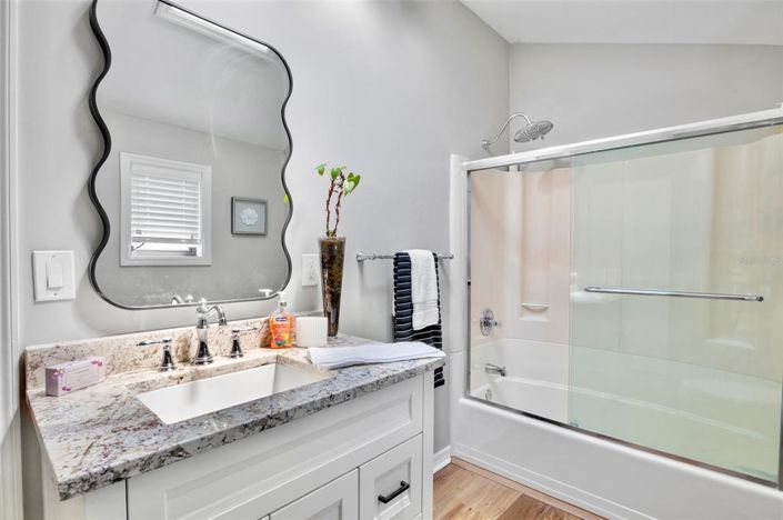 Image No.25-2 Bed Property for sale