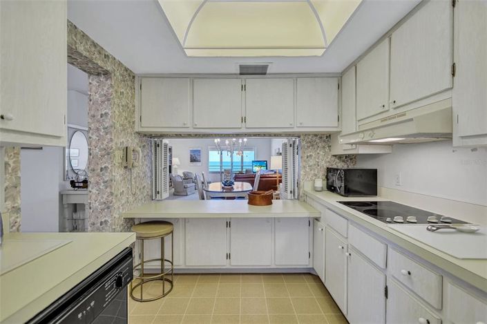 Image No.10-2 Bed Property for sale