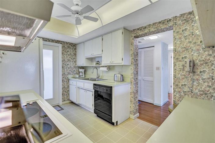 Image No.12-2 Bed Property for sale