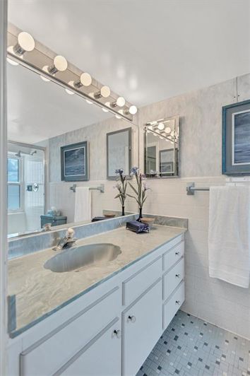 Image No.36-2 Bed Property for sale