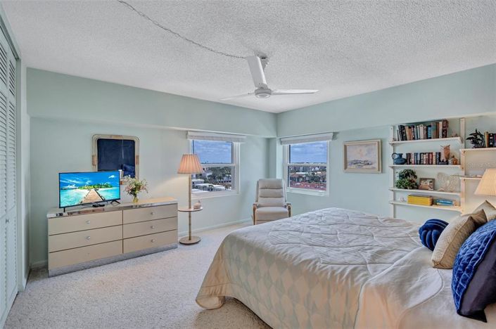 Image No.38-2 Bed Property for sale