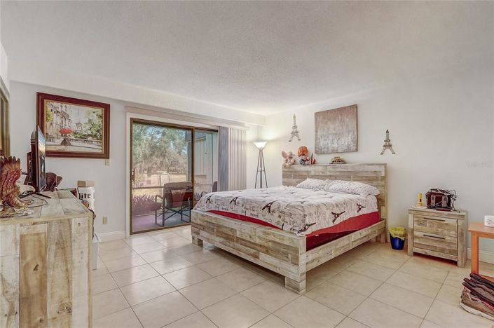 Image No.21-2 Bed Townhouse for sale