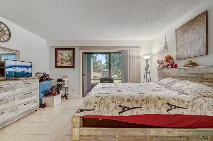 Image No.22-2 Bed Townhouse for sale