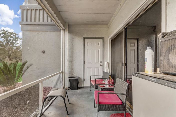 Image No.25-2 Bed Townhouse for sale