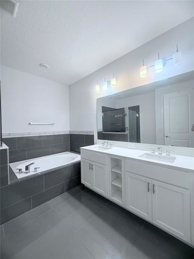 Image No.26-4 Bed Property for sale