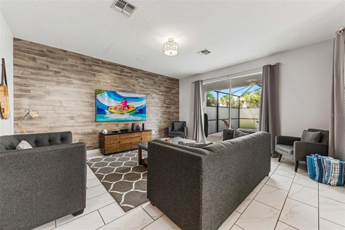 Image No.11-6 Bed Property for sale