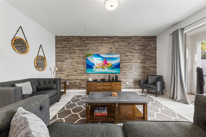 Image No.15-6 Bed Property for sale