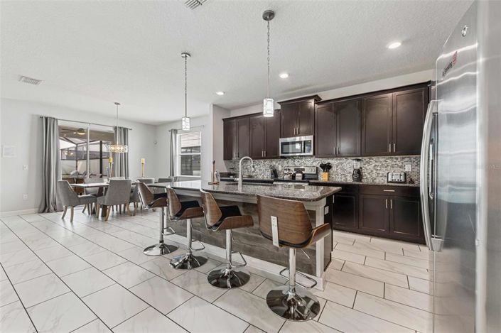 Image No.4-6 Bed Property for sale