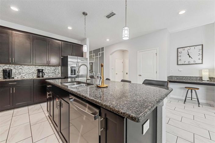 Image No.6-6 Bed Property for sale