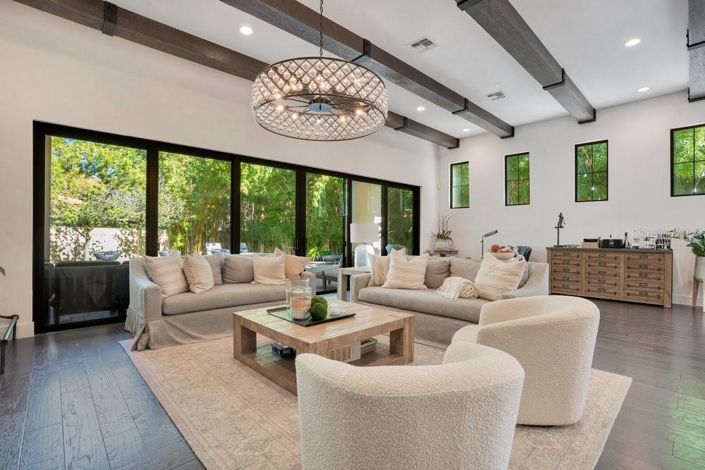 Image No.28-3 Bed Property for sale