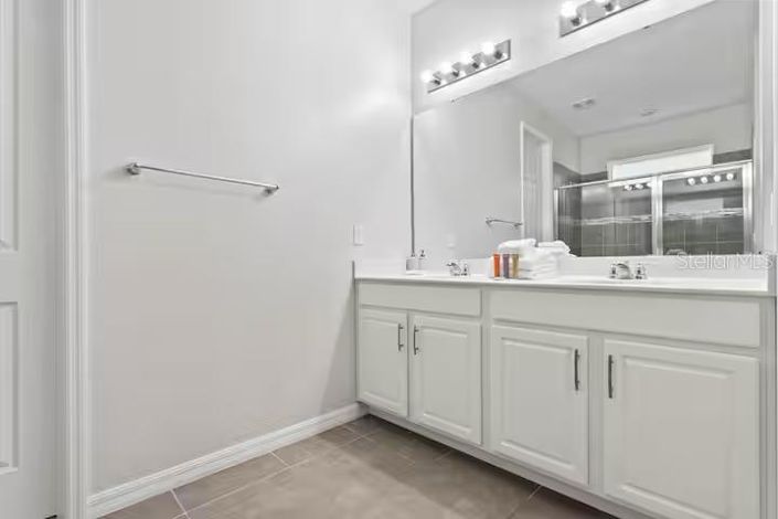 Image No.12-9 Bed Property for sale