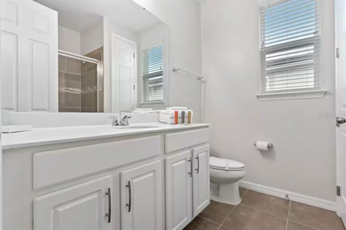 Image No.24-9 Bed Property for sale